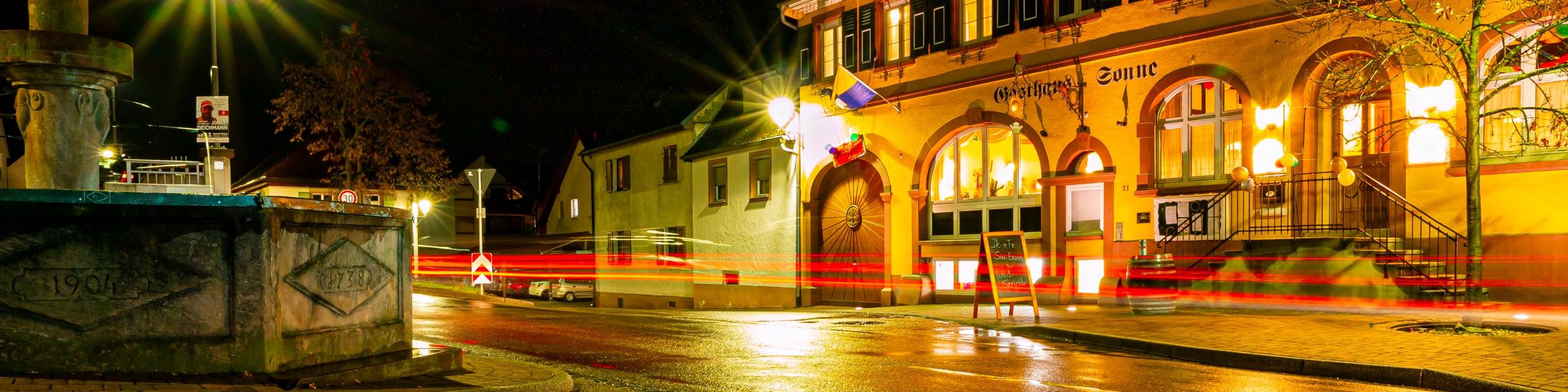 Wasenweiler bei Nacht / Foto von R. Wassermann Wasenweiler bei Nacht / Foto von R. Wassermann